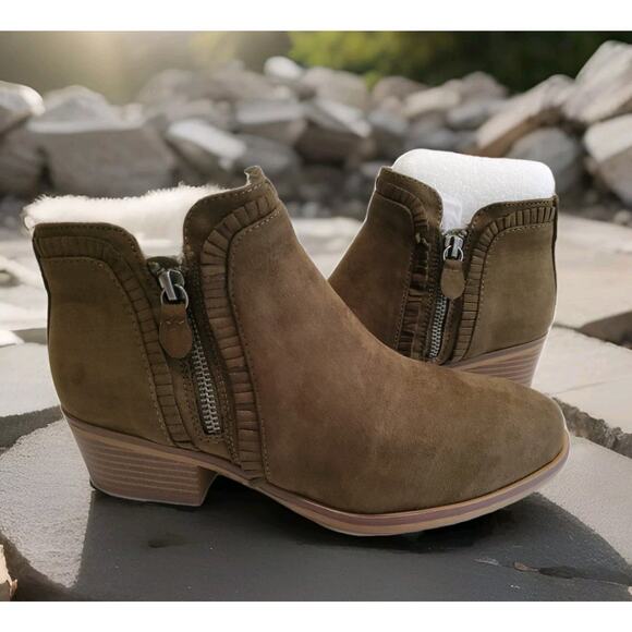 NWOB MIA Women's Mable Ruffle Olive Vegan Suede Side Zippers Booties Size 7W - Picture 3 of 4